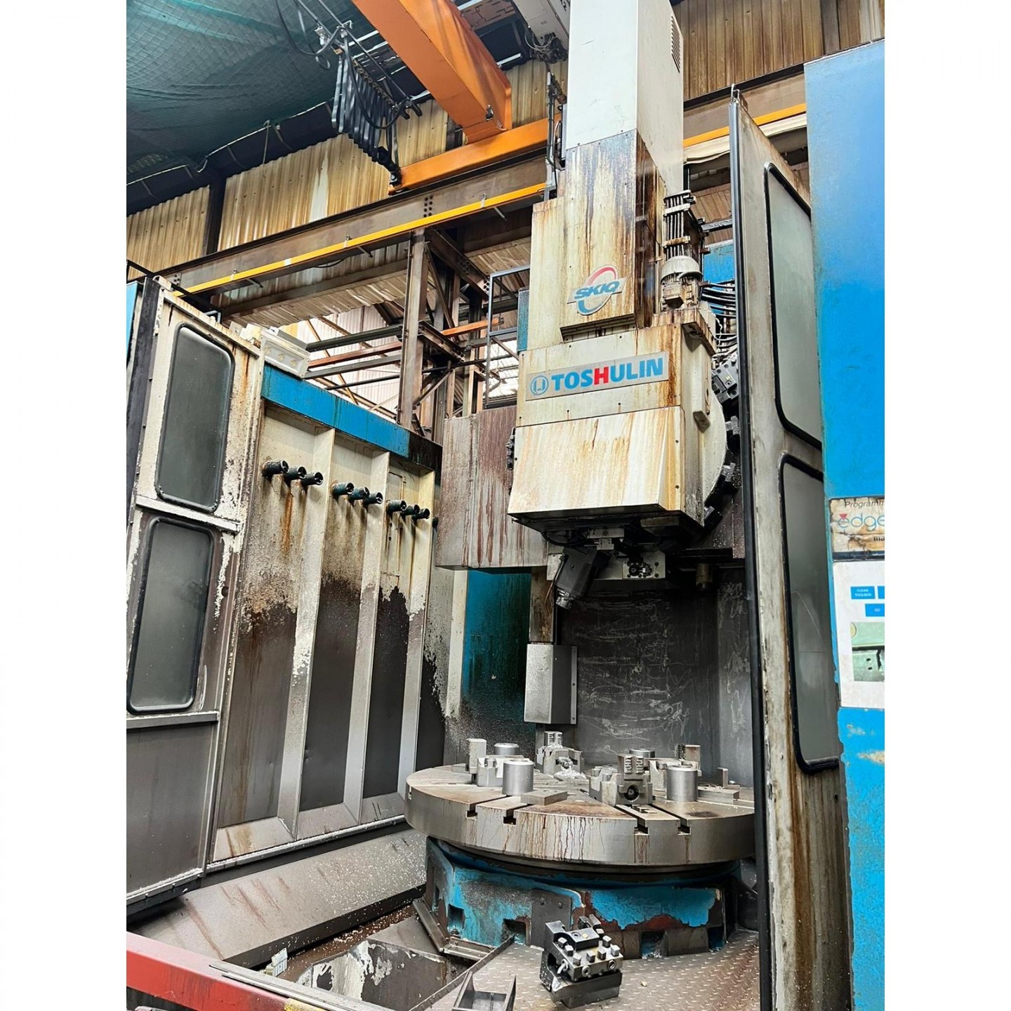 TOS SKIQ 16 - AXE C - OUTILS TOURNANTS - CNC SIEMENS 840 D - TOURS VERTICAUX